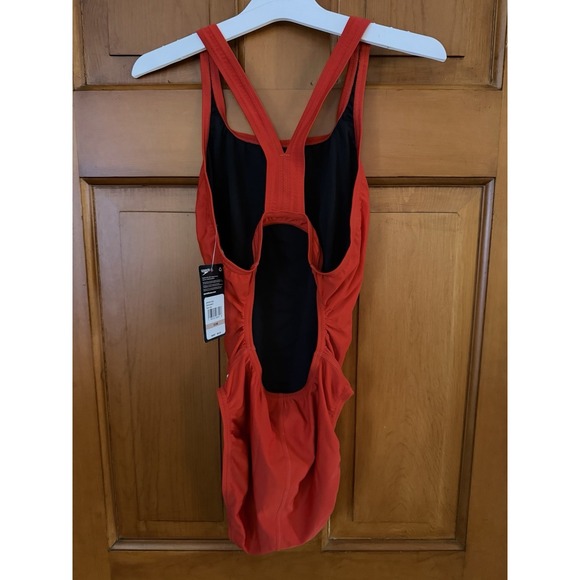 Women's Speedo 12/38 Red One Piece Swimsuit NWT Team Red - Picture 6 of 6